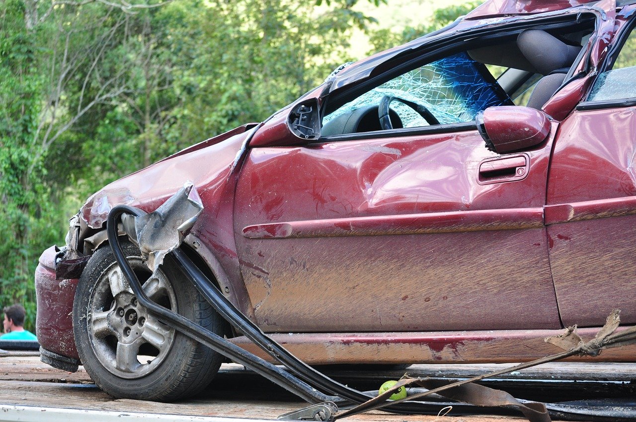 Accidente de coche cargos reducidos en Roswell